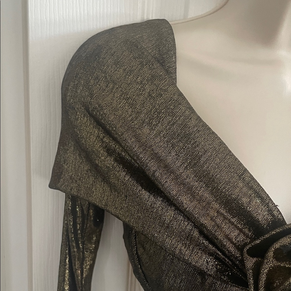 Camila Coelho Set. Elegant Metallic Off-Shoulder Top and Skirt #228 - Picture 10 of 16